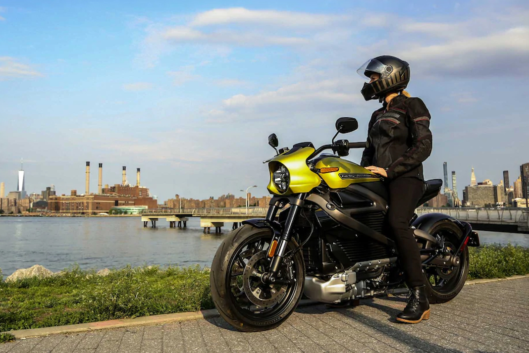 harley davidson livewire electric motorcycle rider